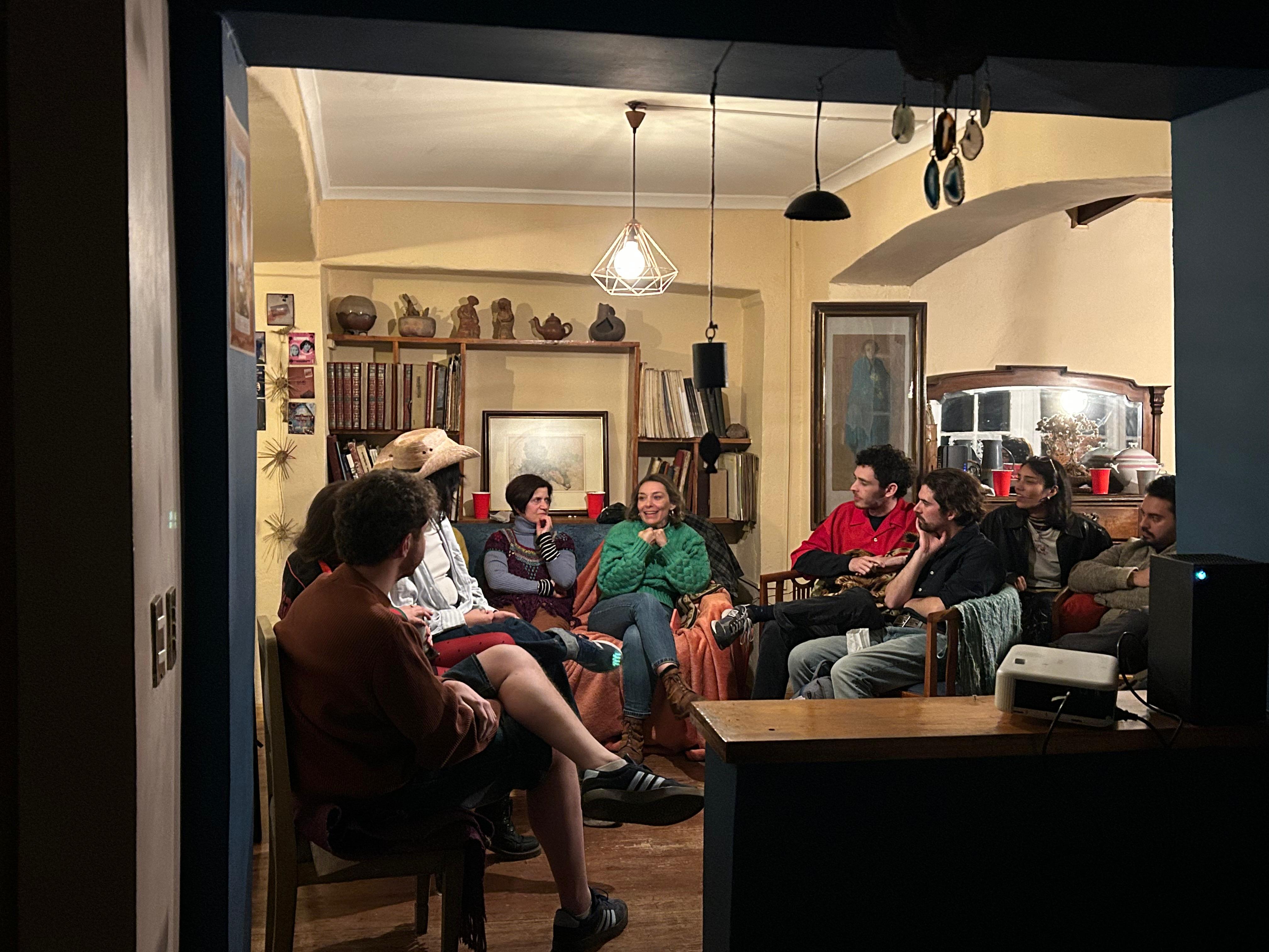 Conversación después de una función del Cineclub Abarca.